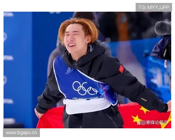 苏翊鸣训练完直接去片场换装,这哪是运动员啊 苏翊鸣训练完直接去片场换装,这哪是运动员啊